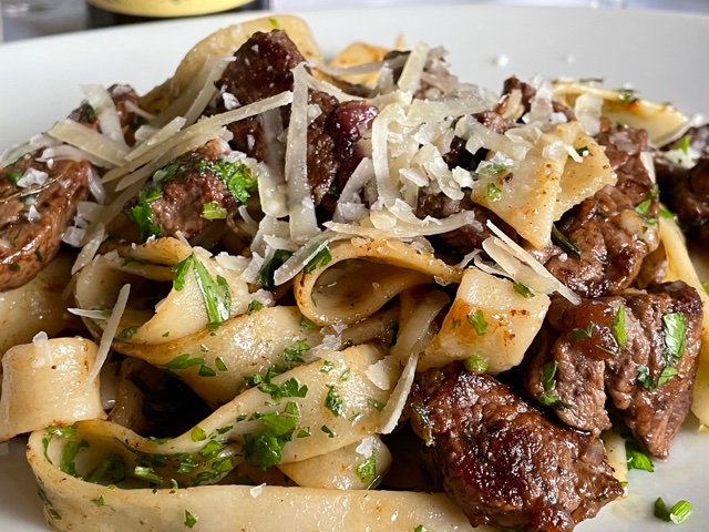 Pasta, Rinderfilet, Rosmarin, Parmesan | vino e letto